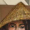 Portrait de femme asiatique en carton recyclé