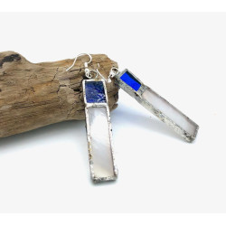 Boucles d'oreille en verre bleu foncé et blanc