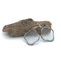 Boucles d'oreilles en verre transparent texturé en forme de fleur