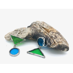 Boucles d'oreilles en verre rond bleu clair et triangle vert clair