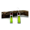 Boucles d'oreilles en verre duo rectangles rouge et vert clair transparent.