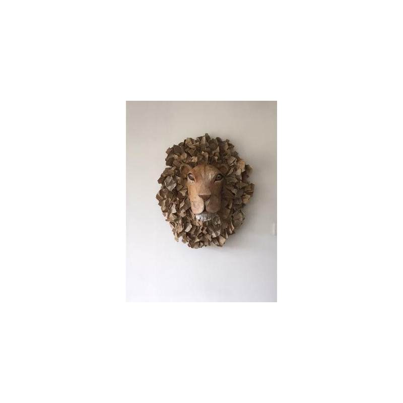Trophée lion en carton et papier recyclés