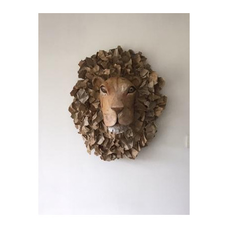 Trophée lion en carton et papier recyclés